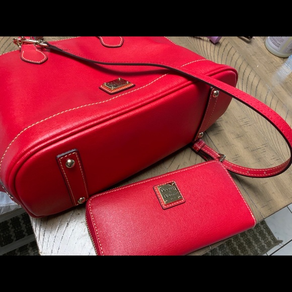 Dooney&Burke SET red domed leather purse & wallet - Picture 8 of 14